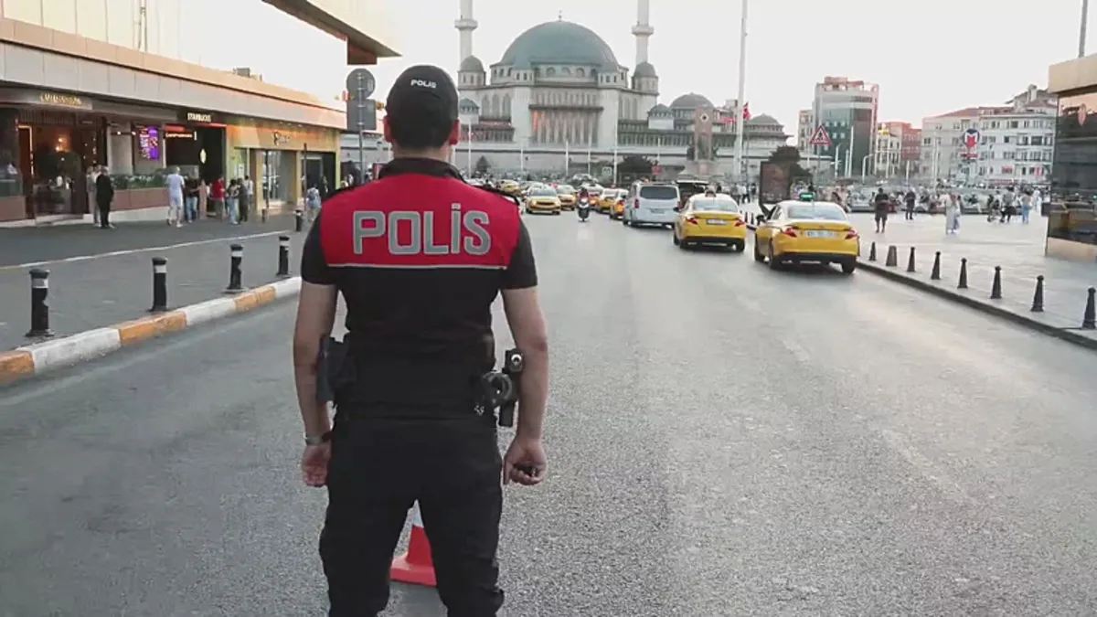 İstanbul genelinde helikopter destekli kent “huzur” uygulaması İstanbul genelinde helikopter destekli kent “huzur” uygulaması