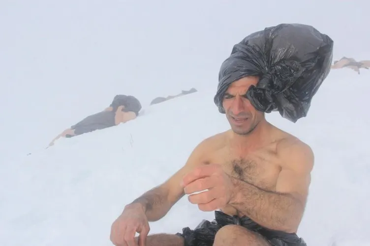 Türkücü Aydın’dan poşet yasasına kar banyolu destek