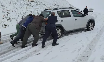 Van Bahçesaray’da kar çilesi