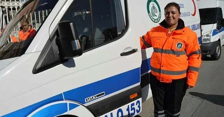 İlk kadın ambulans şoförü direksiyona geçti