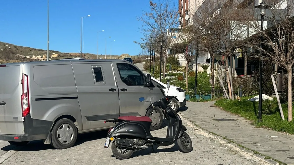 İzmir’de banka aracına büyük vurgun: 30 milyon lirayla kayıplara karıştılar! İzmir’de banka aracına büyük vurgun: 30 milyon lirayla kayıplara karıştılar!