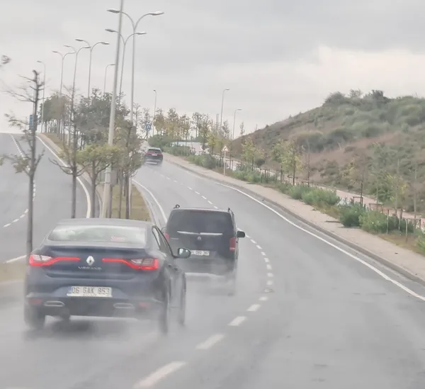saganak-yagmur-toprak-kaymasina-yol-acti-bir-binada-25-kisi-tedbir-amacli-tahliye-edildi-1790580006288.jpg