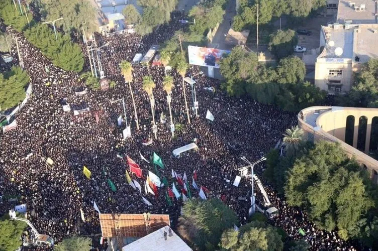 Binlerce İranlı sokağa döküldü! Kasım Süleymani için Ahvaz'da cenaze töreni...