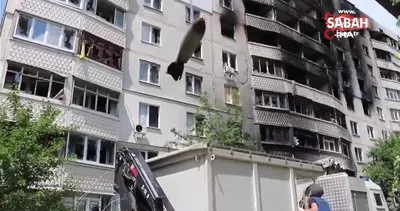 Harkov’da 9 katlı binanın çatısındaki bomba vinçle çıkarıldı | Video