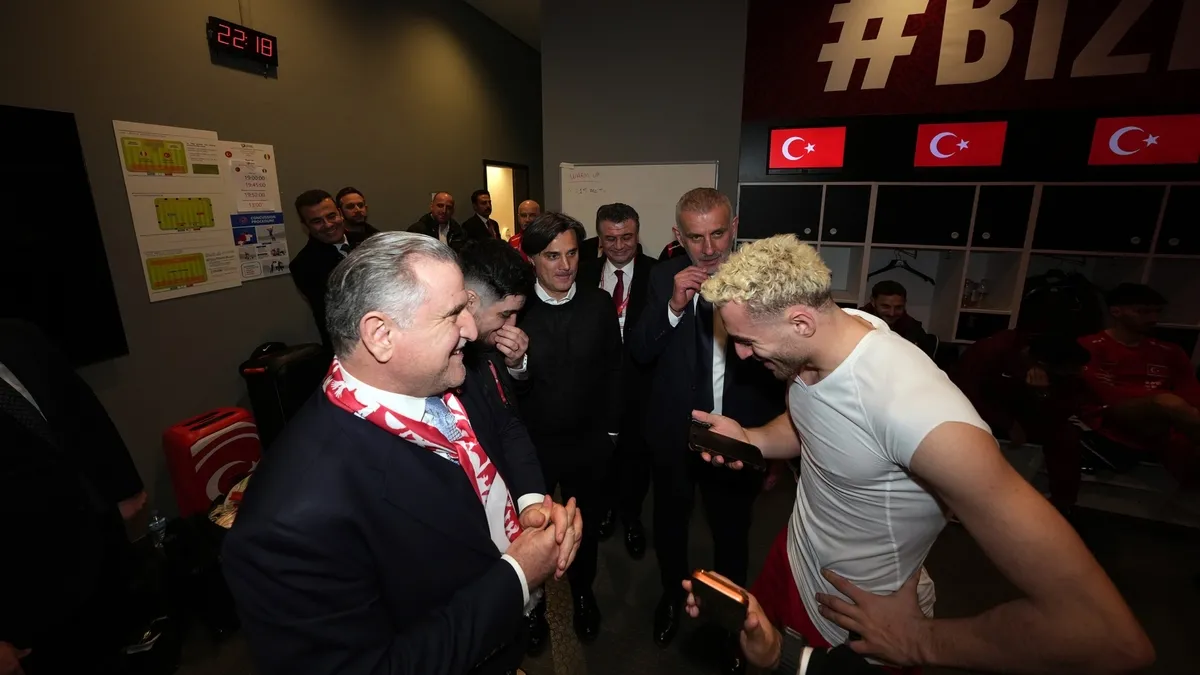 Başkan Erdoğan’dan A Milli Futbol Takımı’na tebrik telefonu! Başkan Erdoğan’dan A Milli Futbol Takımı’na tebrik telefonu!