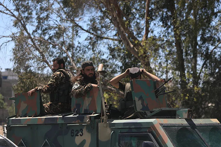 Suriye’nin kalbine yeni saldırı: İsrail Şam’ı vurdu! ‘Açık mesaj’ diyerek duyurdular