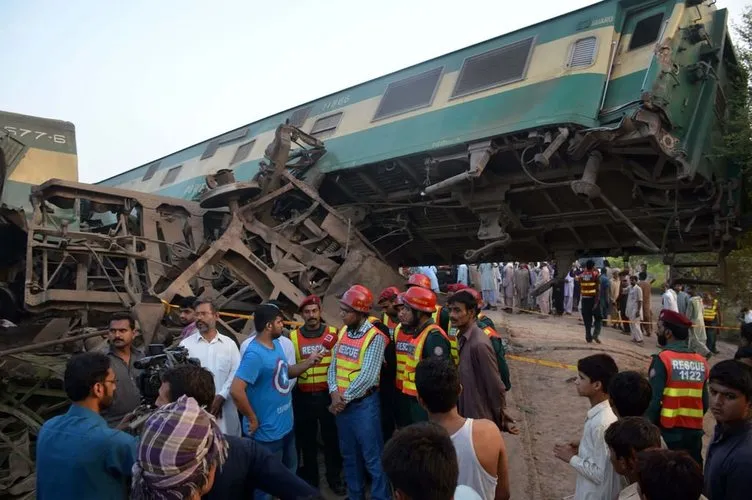 Pakistan’da tren kazası!