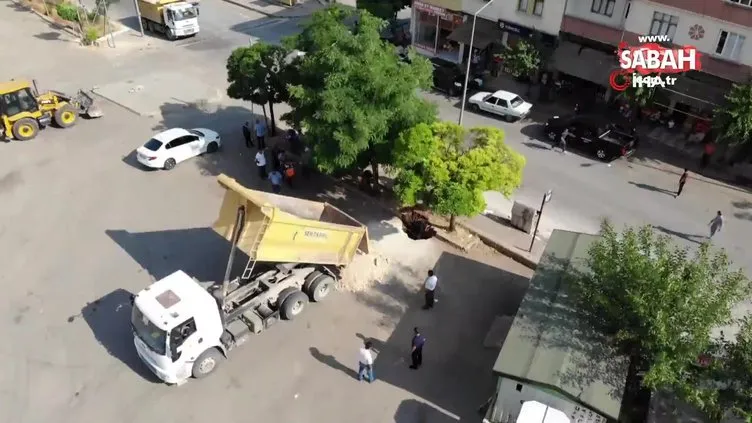Gaziantep’te obruk paniği...Pazar yerinde oluşan obruk havadan görüntülendi
