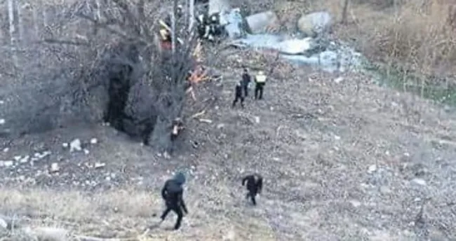 Tanker uçuruma yuvarlandı: 2 ölü