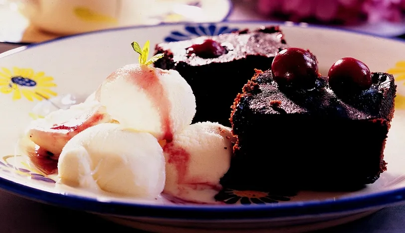 Dondurmalı Vişneli Brownie