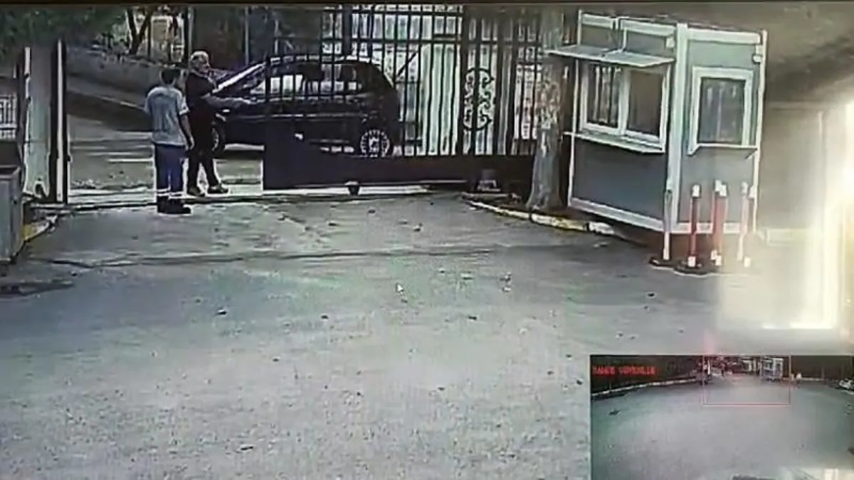 Silah tutukluk yaptı, okul müdürü ölümden döndü Silah tutukluk yaptı, okul müdürü ölümden döndü