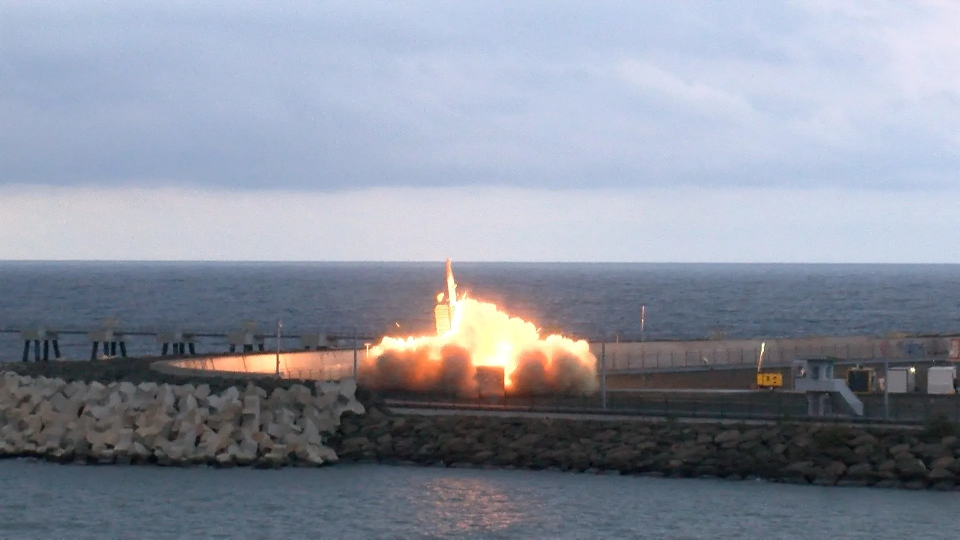 рокетсан турция. отрк j-600t «yildirim». отрк j-600t «йылдырым». турецкая баллистическая ракета тайфун. турецкая ракета atmaca земля земля.