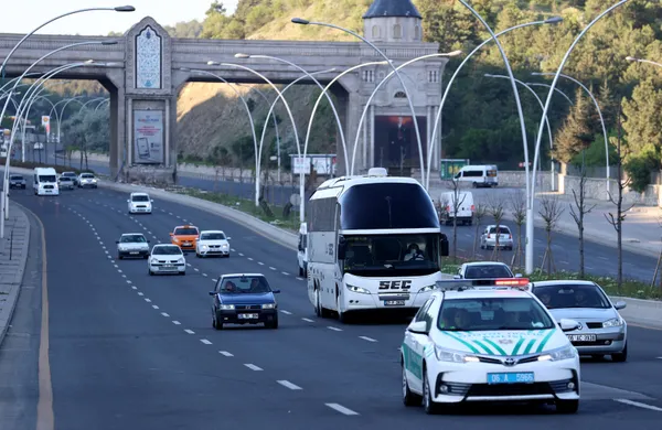 Koronavirüste normalleşme süreci yaz hedefi belirlendi: Vaka sayısında üst sınır 15 bin - 5