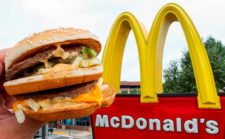 SON DAKİKA… Fast food zinciri McDonald’s’da E.coli bakterisi skandalı: Onlarca kişi hastaneye kaldırıldı 1 kişi öldü!