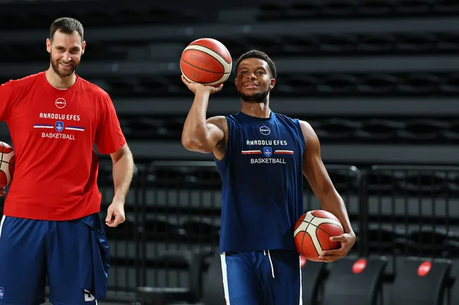 anadolu-efes-20262027-sezonunu-acti-1787647763507.jpg