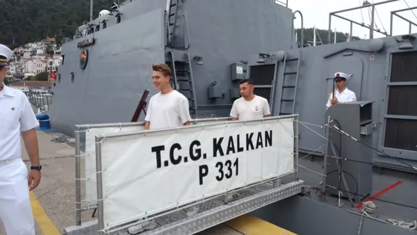 savas-gemisi-tcg-kalkan-ve-gelibolu-fethiyede-ziyarete-acildi-1715978346191.jpg