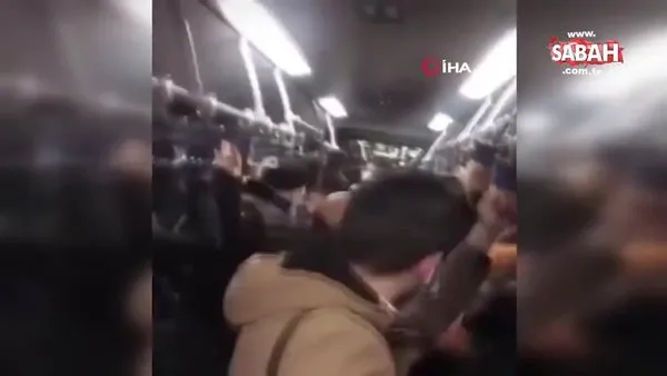Metrobüste tekmeli yumruklu kavga kamerada | Video