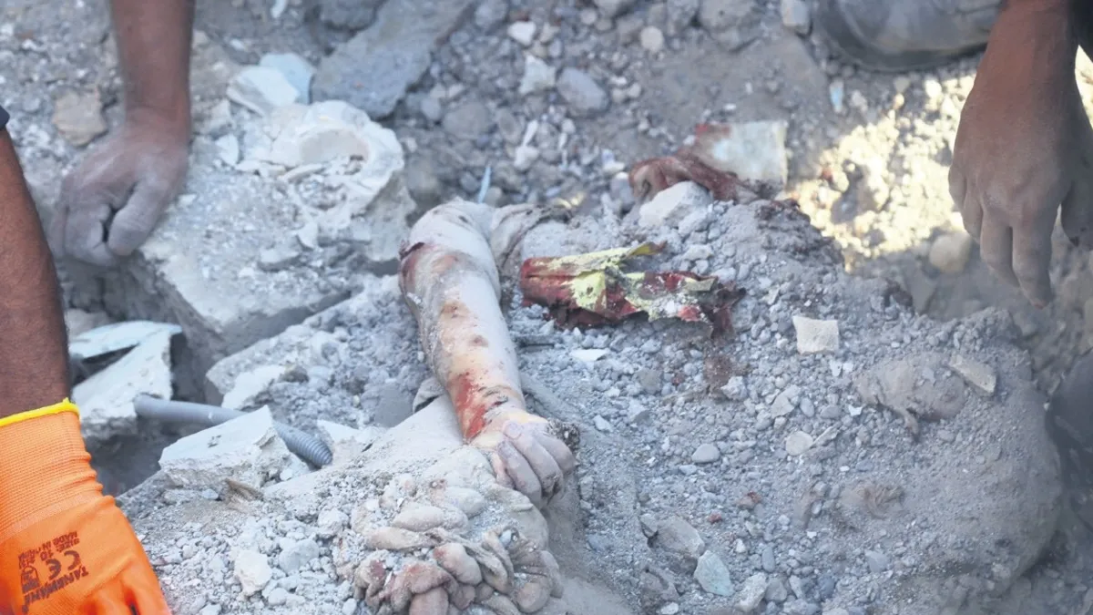 Ateş bölgeyi sarmaya devam ediyor