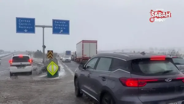 İstanbul'u Karadeniz'e bağlayan D-100 kara yolunda ulaşıma kar engeli