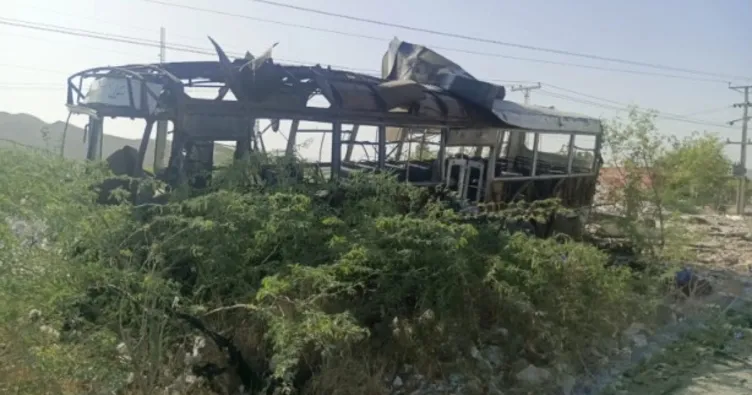 Pakistan’da vahşet: Çocukları taşıyan otobüs havaya uçuruldu