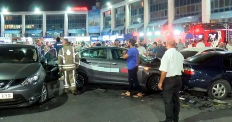Otogarda zincirleme kaza 4 araç birbirine girdi: 2 yaralı