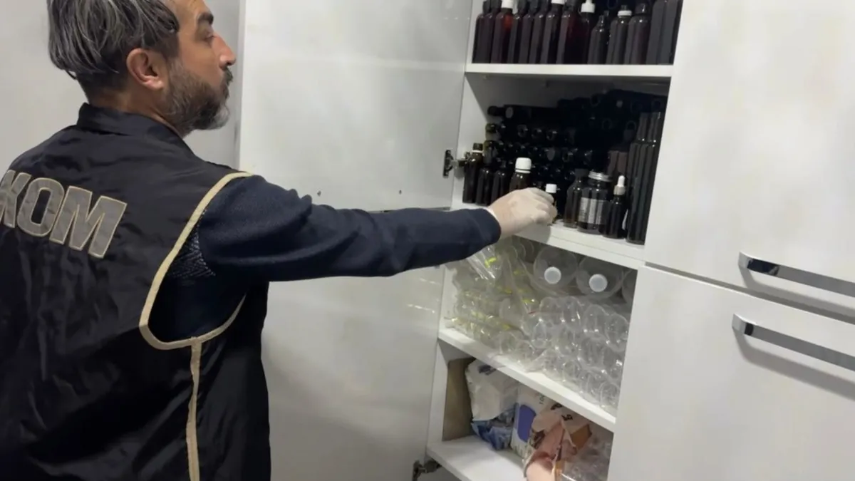 SON DAKİKA: Fizyoterapist Tuğba evi hastaneye çevirmiş! Gelenlere iğne ile kilo verme ve akupunktur işlemleri yapıyormuş SON DAKİKA: Fizyoterapist Tuğba evi hastaneye çevirmiş! Gelenlere iğne ile kilo verme ve akupunktur işlemleri yapıyormuş