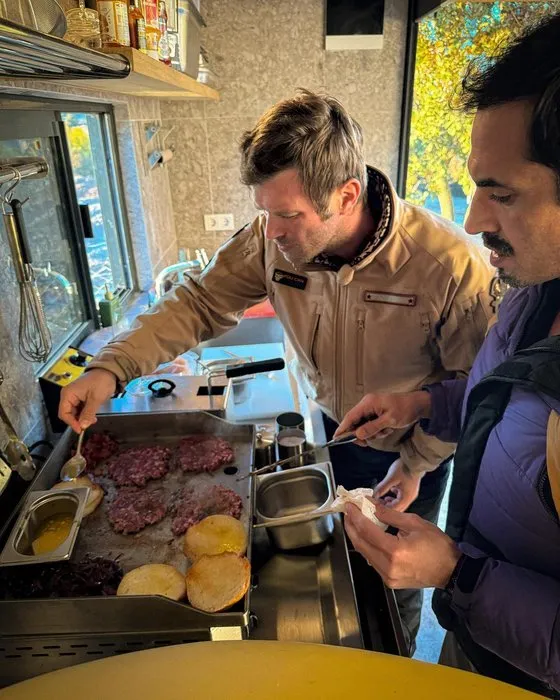 Yakışıklı oyuncu Kıvanç Tatlıtuğ’dan heyecanlandıran haber! Yeni sektör için kolları sıvadı