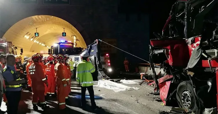 Çin’de yolcu otobüsü tünel duvarına çarptı: 36 ölü, 13 yaralı