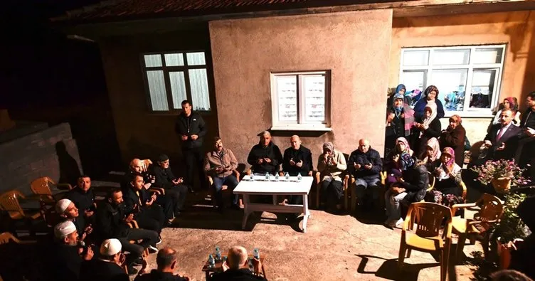 Bakan Soylu’dan, Amasra’da hayatını kaybeden 3 madencinin evine taziye ziyareti