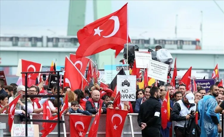 Avrupalı Türkler’den Köln’de demokrasi mitingi