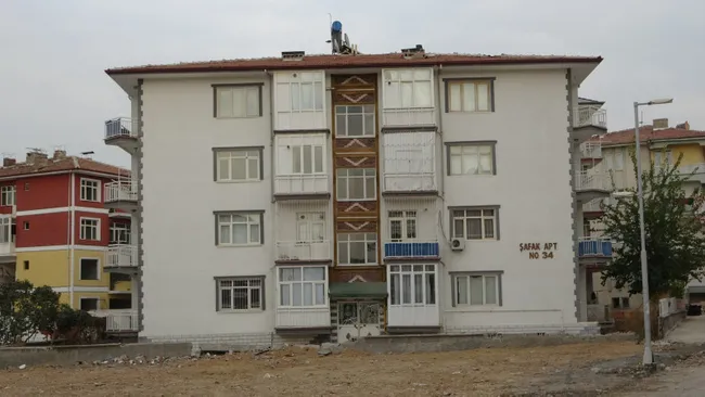 1-milyonluk-daireler-dahi-alinmiyor-halk-toki-evlerini-bekliyor-1699014465600.jpg