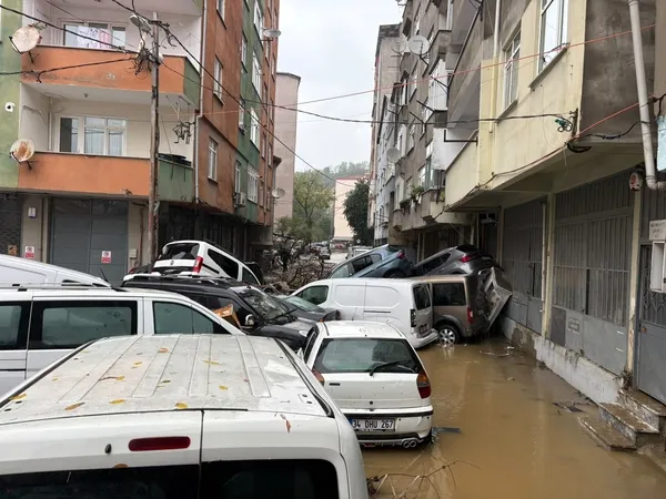vali-gul-aciklama-yapti-3-kisi-oldu-5-kisi-araniyor-1792076539637.jpg