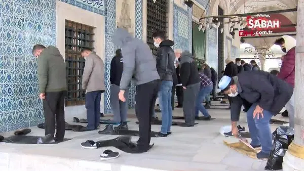 Rüstem Paşa Camii Cuma namazıyla ibadete açıldı | Video