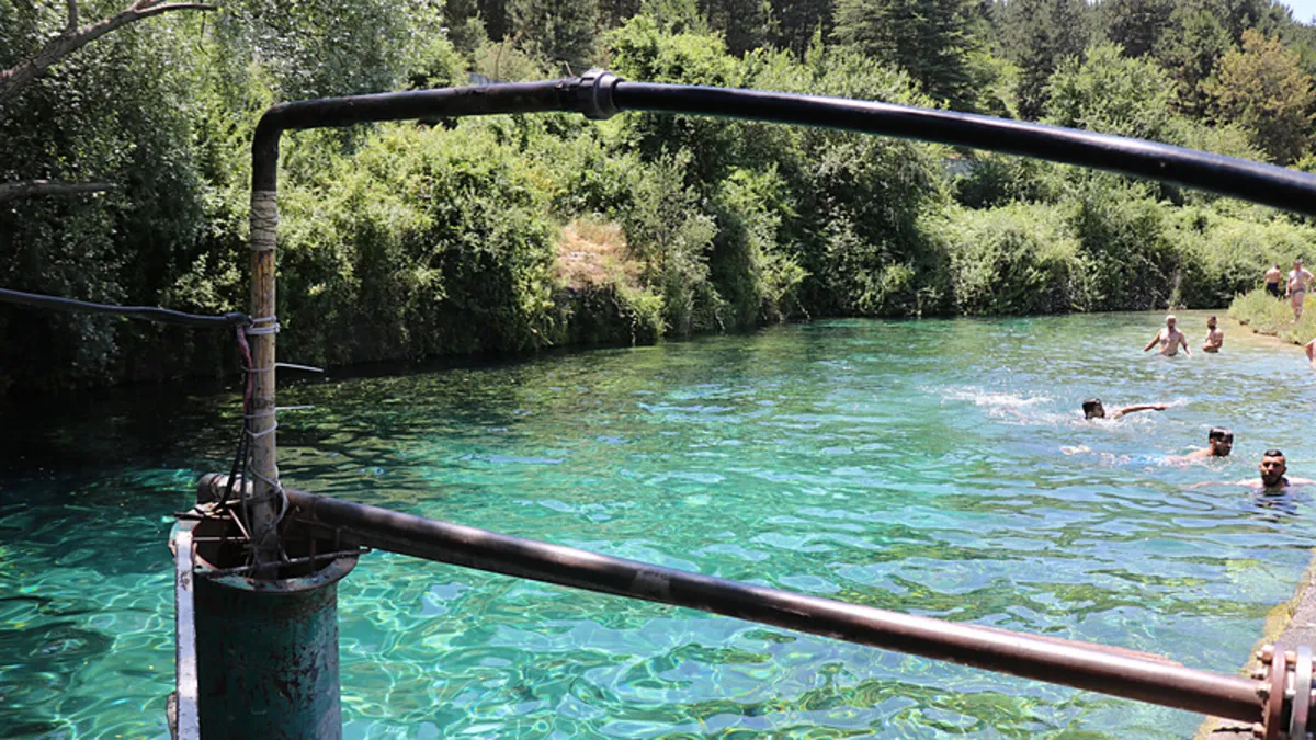 Bolu’da gölette can pazarı: 13 yaşındaki çocuk boğulma tehlikesi geçirdi! Bolu’da gölette can pazarı: 13 yaşındaki çocuk boğulma tehlikesi geçirdi!