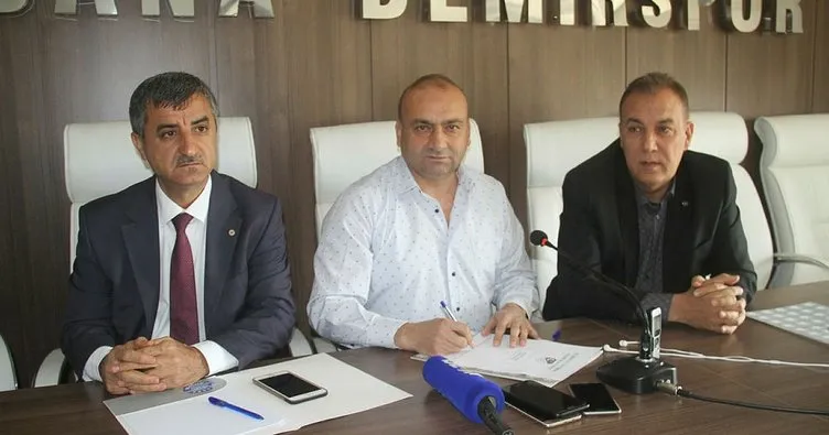 Adana Demirspor’da Mustafa Uğur imzayı attı