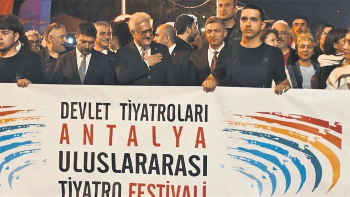 Antalya’da tiyatro zamanı – Son Dakika Magazin Haberleri