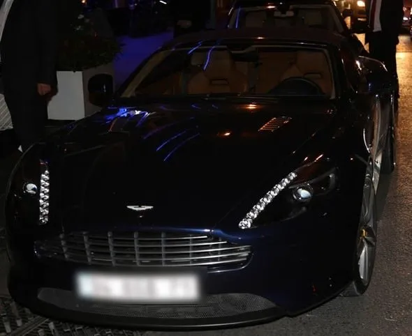 Ali Ağaoğlu yeni otomobili ile Bebek'te