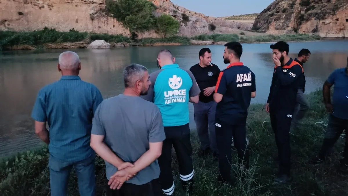 Adıyaman’da Göksu Çayı’nda piknik faciası! 3 kişi kurtarıldı, 1 kişi kayıp Adıyaman’da Göksu Çayı’nda piknik faciası! 3 kişi kurtarıldı, 1 kişi kayıp