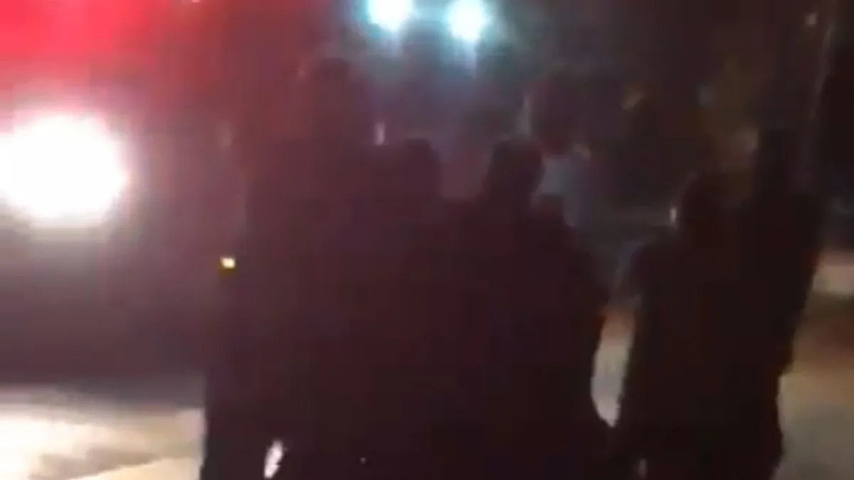 Bursa’da trafik magandaları dehşet saçtı: Sürücüyü çocuklarının önünde darbettiler! O anlar kamerada… Bursa’da trafik magandaları dehşet saçtı: Sürücüyü çocuklarının önünde darbettiler! O anlar kamerada…