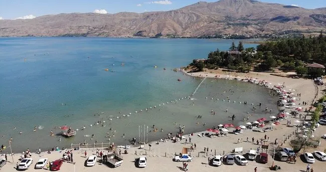 Elazığ’da acı olay! Hazar Gölü’nde yüzerken kalp krizi geçirip hayatını kaybetti