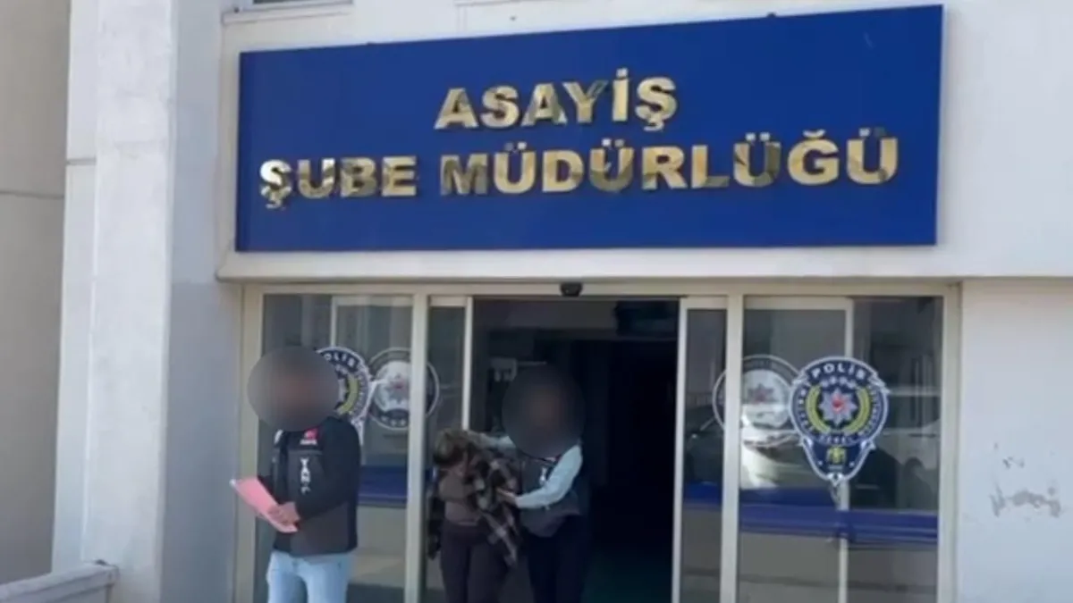 Kendisini MİT mensubu olarak tanıttı! Depremzede ve hacı adaylarını dolandıran Şerife Yılmaz tutuklandı Kendisini MİT mensubu olarak tanıttı! Depremzede ve hacı adaylarını dolandıran Şerife Yılmaz tutuklandı