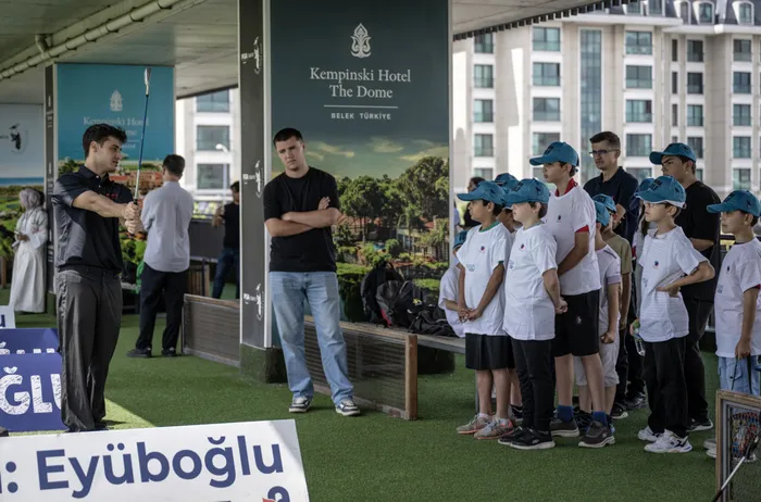 tugva-yaz-okulunda-ogrenciler-golf-deneyimi-yasadi-1784029413477.jpg