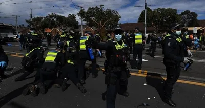 Avustralya’da covid-19 karşıtı gösterilerde polis ile protestocular birbirine girdi