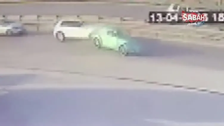 Trafik magandası makas atarken öndeki araca böyle çarptı