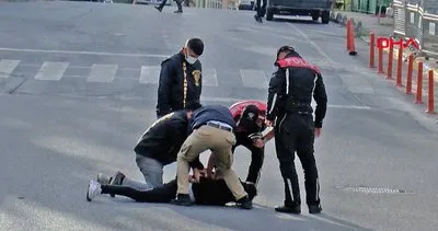 İstanbul’da uyuşturucu satıcısı ile polis arasındaki nefes kesen kovalamaca kamerada