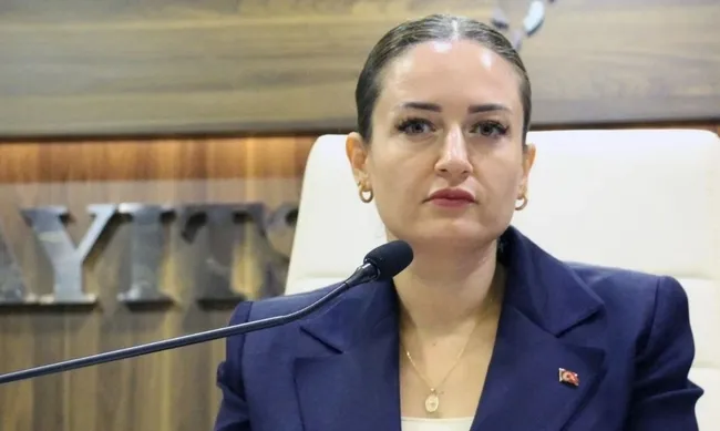 son-dakika-antalya-siyasetinde-flas-kulis-buyuksehir-baskan-vekili-busra-ozdemir-ak-partiye-mi-geciyor-1791800457662.jpg