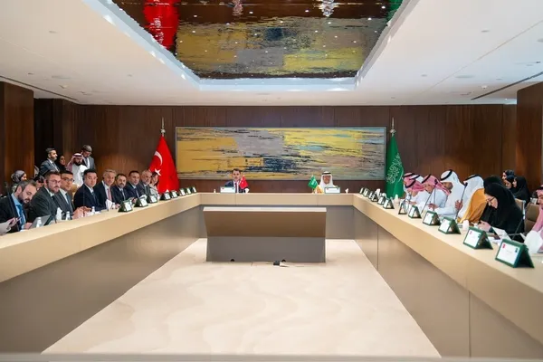 bakan-kurumdan-riyadda-kritik-enerji-diplomasisi-cop31-ve-35e-35-hedefi-masaya-yatirildi-1783586754851.jpg
