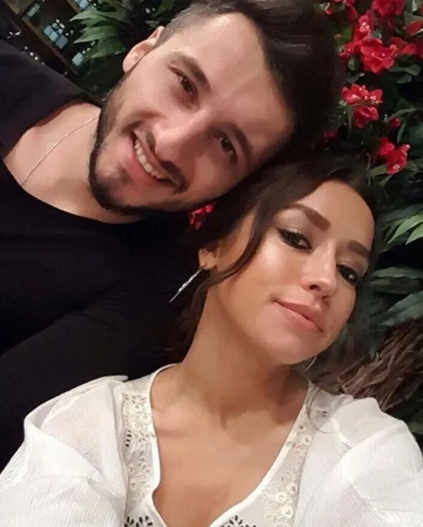 Popcu Tugba Yurt 7 Yas Kucuk Sevgilisi Aska Geldi Son Dakika Magazin Haberleri