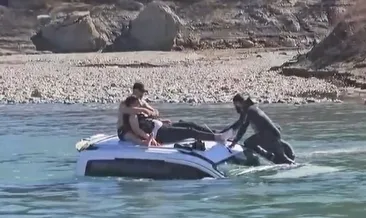 Baraja uçan araçta kurtarılmayı bekledi: Can pazarı kamerada #tunceli