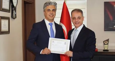 Vali Aydoğdu’dan Başhekim Kuyrukluyıldız’a başarı belgesi #erzincan